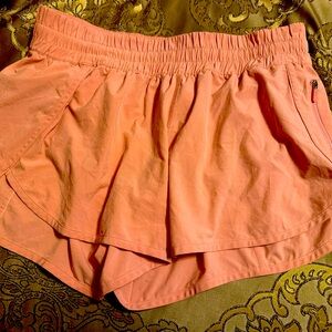 Women’s lululemon tracker shorts 4”